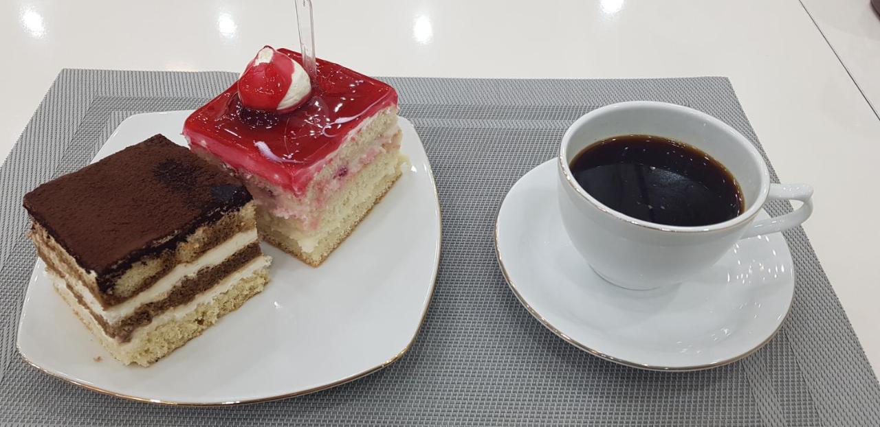 Hotel Sharq 두샨베 외부 사진